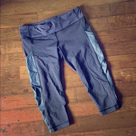 Lululemon Size 8 Capris - Picture 1 of 4